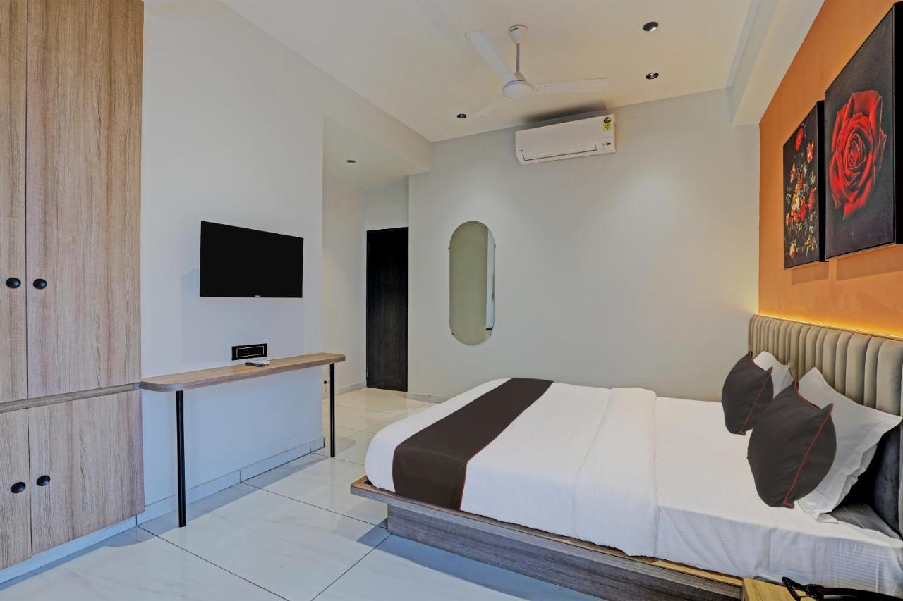 Hotel Lee Platinum Αχμπανταμπάντ Εξωτερικό φωτογραφία