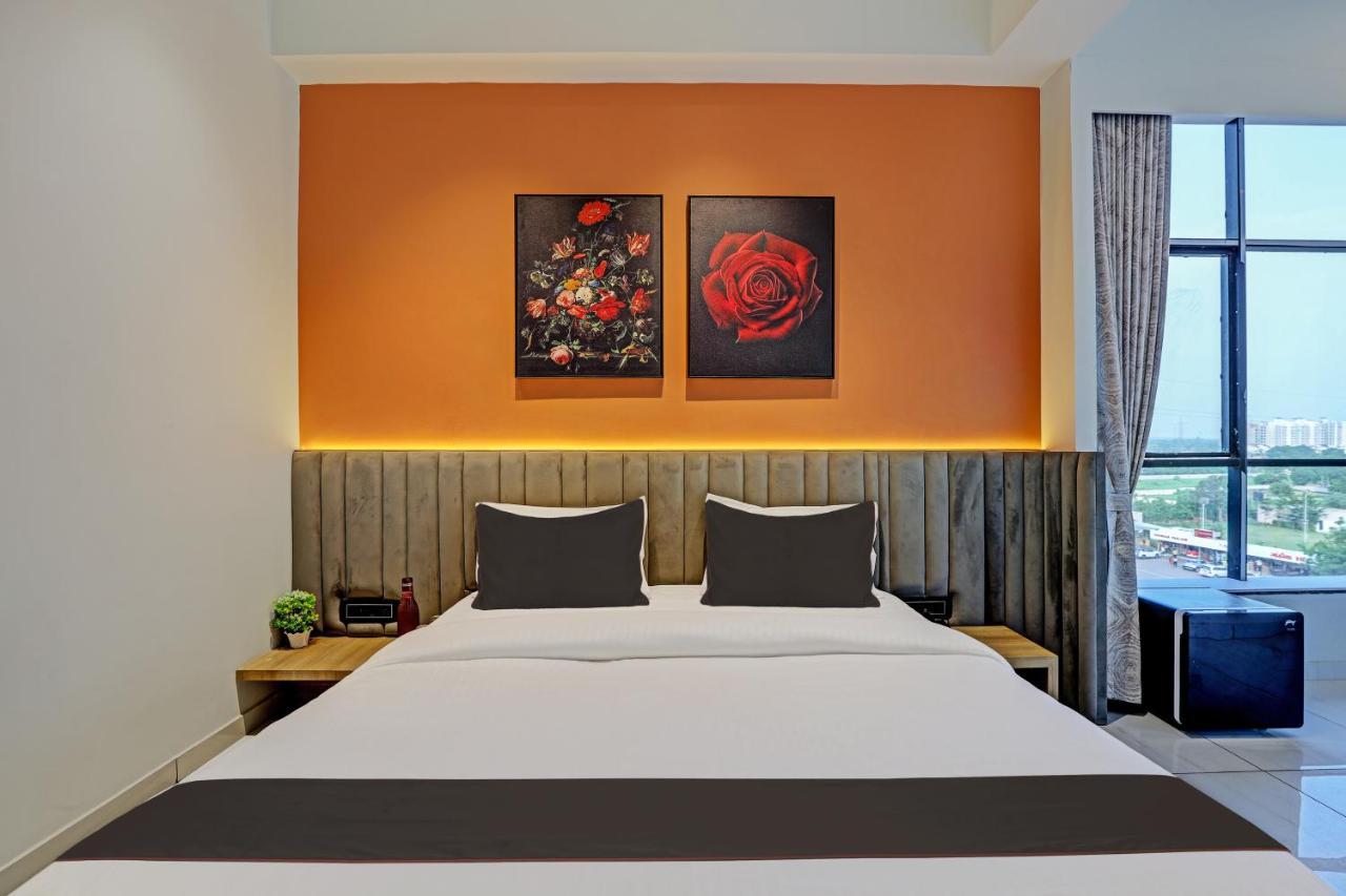 Hotel Lee Platinum Αχμπανταμπάντ Εξωτερικό φωτογραφία