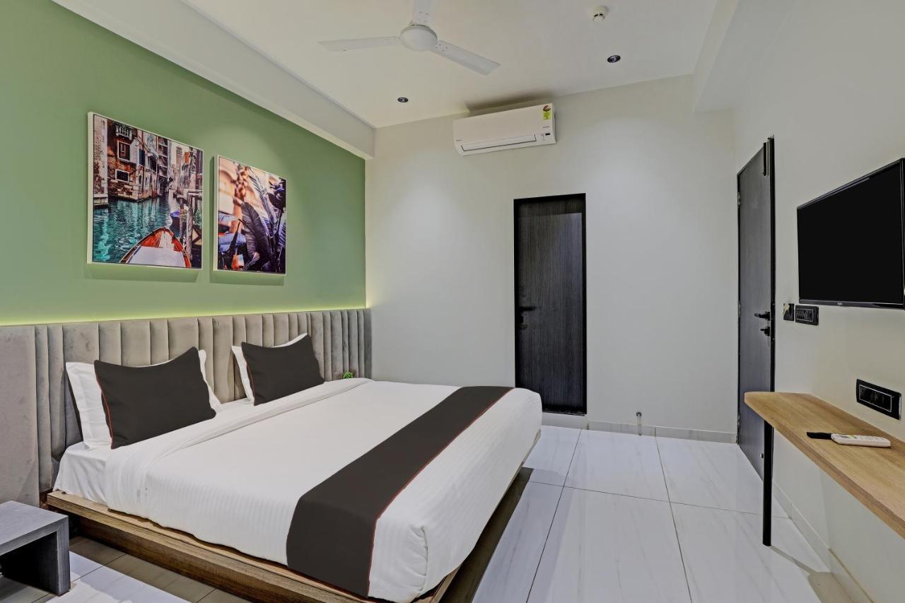 Hotel Lee Platinum Αχμπανταμπάντ Εξωτερικό φωτογραφία